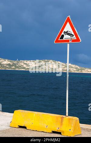 Warning triangle traffic sign of unprotected quayside and danger ...