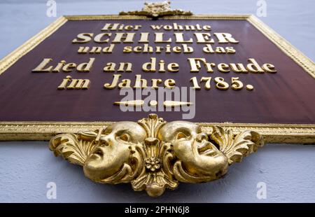 29 March 2023, Saxony, Leipzig: 'This is where Schiller lived and wrote the Song to Joy in 1785,' reads a plaque on the Schillerhaus in Leipzig. The Schillerhaus opens with a new permanent exhibition on the life of the young Friedrich Schiller. In addition to his artistic work, the show presents the well-known German poet primarily as a human being. In 1785, the 25-year-old Schiller spent his summer weeks here in what is now the Gohlis district. He is said to have written his poem 'To Joy' and works such as 'Don Karlos' here. On Saturday (01.04.2023), the Schiller House will reopen to visitors Stock Photo