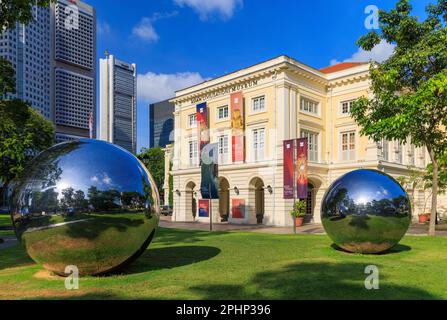 Mirror Balls in front of the Asian Civilisations Museum, Empress Place, Singapore Stock Photo