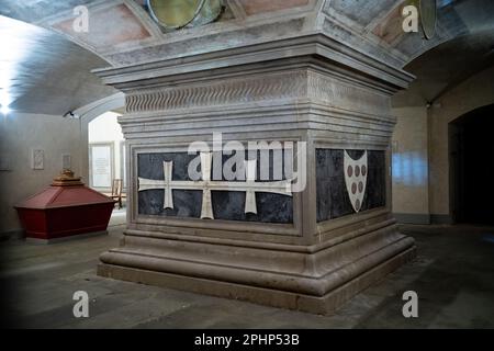 Verrochio's tomb of Cosimo the Elder in the crypt of San Lorenzo church, Florence Stock Photo