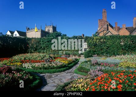 NASH HOUSE AND NEW PLACE GARDEN STRATFORD UPON AVON WARWICKSHIRE ENGLAND UK Stock Photo