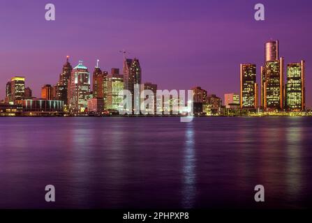 1991 HISTORICAL DOWNTOWN SKYLINE DETROIT MICHIGAN USA Stock Photo