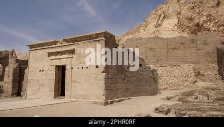 The mud brick walls surrounding The Ptolemaic Temple at Deir el-Medina, the Workers' Village on the West Bank, Luxor, Egypt Stock Photo