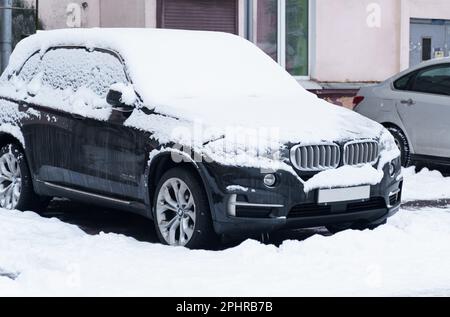 Snow covered BMW logo Stock Photo - Alamy