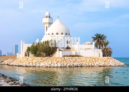 White Salem Bin Laden Mosque built on the island with sea in the background, Al Khobar, Saudi Arabia Stock Photo