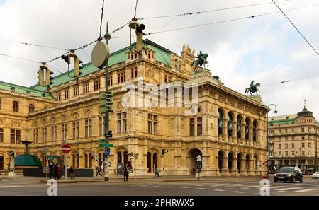 Vienna's State Opera House from outside Stock Photo