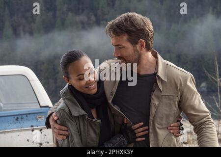 THE ADAM PROJECT (2022) ZOE SALDANA   RYAN REYNOLDS  SHAWN LEVY (DIR)  NETFLIX/MOVIESTORE COLLECTION Stock Photo