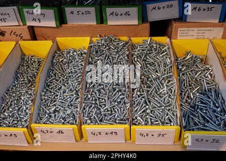 various screws as loose, unpacked goods in a remnant market, Germany Stock Photo