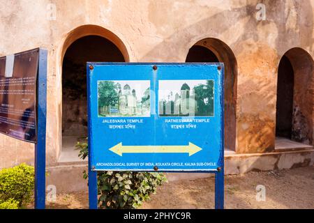 Sign to Ratnesvara and Jalesvara Temples at the Kalna Rajbari Complex of Hindu temples, Kalna in the Purba Bardhaman district of West Bengal, India Stock Photo