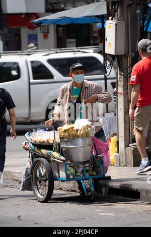 Corn on the cob seller on the streets of Sukhumvit, Bangkok, Thailand. Stock Photo