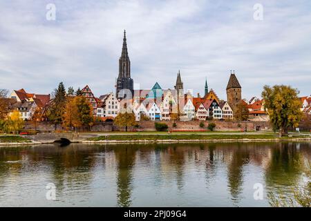 City view, Danube bank with historic old town, fishermens quarter, Metzgerturm and cathedral, Ulm, Baden-Wuerttemberg, Germany Stock Photo
