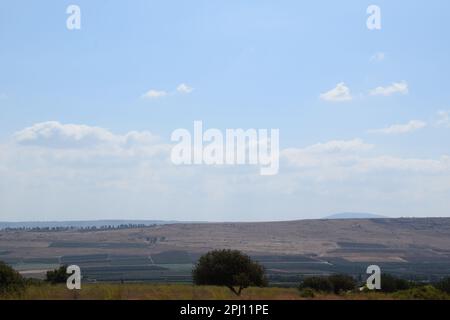 Hike along the Cliffs of Arbel Nature Reserve neat Tiberias and the Sea of Galilee, Israel Stock Photo