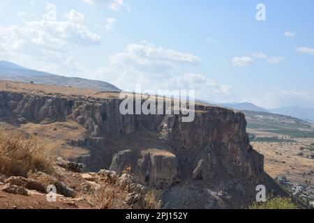 Hike along the Cliffs of Arbel Nature Reserve neat Tiberias and the Sea of Galilee, Israel Stock Photo