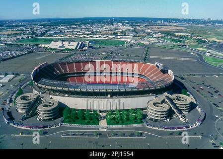 1994 HISTORICAL GIANT’S STADIUM (©KIVITT & MYERS 1976) MEADOWLANDS SPORTS COMPLEX EAST RUTHERFORD NEW JERSEY USA Stock Photo
