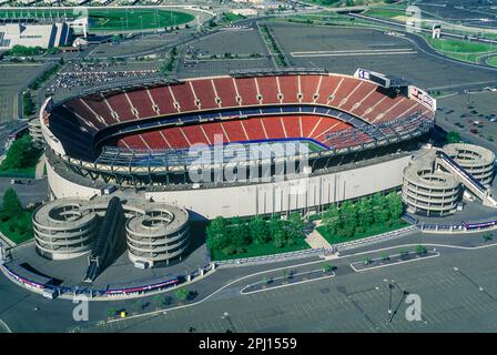 1994 HISTORICAL GIANT’S STADIUM (©KIVITT & MYERS 1976) MEADOWLANDS SPORTS COMPLEX EAST RUTHERFORD NEW JERSEY USA Stock Photo