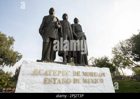 Ecatepec de Morelos, Mexico - November 19, 2022: Morning light shines on Statues of Mariano Matamoros, José María Morelos and Hermenegildo Galeana in Stock Photo