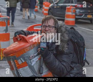 NEW YORK, N.Y. – March 30, 2023: Comedian Walter Masterson performs near the Manhattan Criminal Courthouse following Donald Trump's indictment. Stock Photo