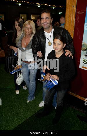 Jeff Fenech and his family at the Australian premiere of Shrek III ...