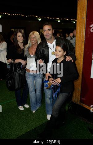 Jeff Fenech and his family at the Australian premiere of Shrek III ...