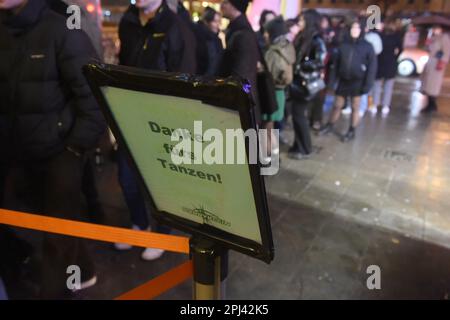 Munich, Germany. 27th Jan, 2023. A sign 'Thanks for dancing' is at the entrance of the Harry Klein Club. The Harry Klein is located in the area of Sendlinger Tor, Sonnenstraße, Maximilansplatz, in the so-called Feierbanane. Credit: Felix Hörhager/dpa/Alamy Live News Stock Photo