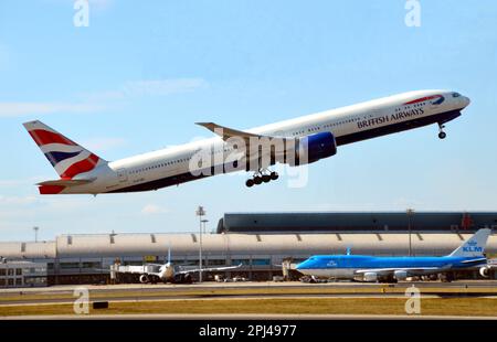 People's Republic of China, Peking-Capital Airport:  G-STBE Boeing 777-36NER (c/n 38696) of British Airways. Stock Photo