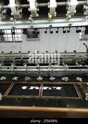 People's Republic of China, Jiangsu Province, Suzhou:  drawing the threads from silkworm cocoons in Suzhou No. 1 Silk Factory Co. Ltd. Stock Photo