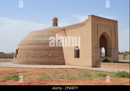 Uzbekistan, Province Bukhara, Maklikrabot:  Malik Sardoba, a 14th century water cistern fed by the River Serafschan to supply the former fortified car Stock Photo