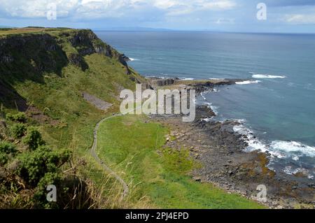 Northern Ireland, County Antrim, Causeway Coast:  view of Port Noffer (Giant's Bay) from the cliff path at the top of the Shepherd's Steps, with the G Stock Photo