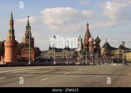 Moscow, Russia. 28th Mar, 2023. A view of the Kremlin and St. Basil's Cathedral over the Bolshoy Moskvoretsky Bridge. Credit: SOPA Images Limited/Alamy Live News Stock Photo