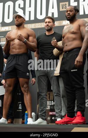 Boxing promoter Eddie Hearn stands in the centre as Anthony Joshua and Jermaine Franklin face off during their weigh-in at Westfield Shepherd’s Bush in London Stock Photo