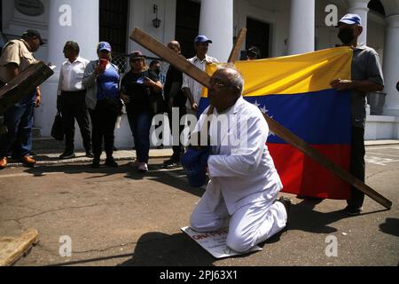 Maracaibo, Venezuela. 30th Mar, 2023. Teachers, pensioners, the health sector and retirees march in protest to the State Governor's Office demanding better wages in Maracaibo, Venezuela, on March 30, 2023.More than 8 regional Unions participated in the demonstration, called “Worker's Via Crucis” as a prelude to the Easter holiday. (Photo by Humberto Matheus/Sipa USA) Credit: Sipa USA/Alamy Live News Stock Photo