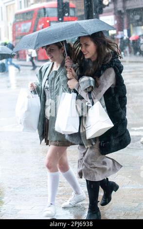 London, UK, 31 March 2023  Shoppers brave heavy rain in Oxford Street in the West End.  Credit: JOHNNY ARMSTEAD/Alamy Live News Stock Photo