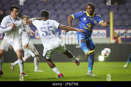 Brussels, Belgium. 31st Mar, 2023. Beveren's Dieumerci Mbokani scoring the 0-2 goal during a soccer match between RSCA Futures (Anderlecht U23) and SK Beveren, Friday 31 March 2023 in Brussels, on day 5 (out of 10) of the Promotion Play-Offs of the 2022-2023 'Challenger Pro League' 1B second division of the Belgian championship. BELGA PHOTO VIRGINIE LEFOUR Credit: Belga News Agency/Alamy Live News Stock Photo