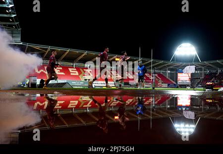 Scarlets run out for the second half of the EPCR Challenge Cup round of sixteen match at the Parc y Scarlets, Llanelli. Picture date: Friday March 31, 2023. Stock Photo