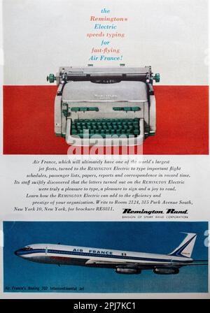 Remington Rand typewriter - Air France Boeing air flight advert in a Natgeo magazine, November 1959 Stock Photo
