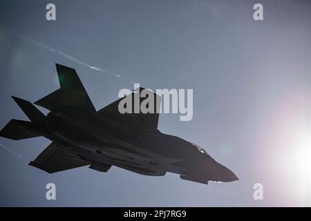 230330-N-OX029-2161 ATLANTIC OCEAN (March 30, 2023) – An F-35B Lightning II, assigned to the 'Salty Dogs' of Air Test and Evaluation Squadron (VX) 23, flies by the amphibious assault ship USS Wasp (LHD 1) to test the ship's precision approach landing system, March 30, 2023. Wasp is underway conducting Type Commander (TYCOM) sea trials. (U.S. Navy photo by Mass Communication Specialist 2nd Class Benjamin F. Davella III) Stock Photo