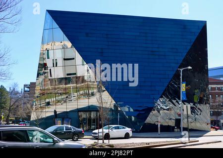 Reflections off the wall of MOCA, Museum of Contemporary Art in Cleveland, Ohio Stock Photo