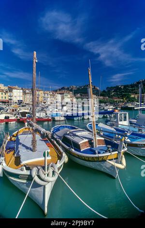OLD PORT CASSIS CALANQUES PROVENCE BOUCHES DU RHONE FRANCE Stock Photo