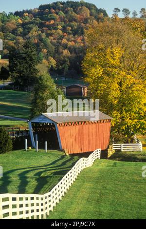 WHITE WOODEN FENCE HARMON COVERED BRIDGE PLUM CREEK INDIANA COUNTY PENNSYLVANIA USA Stock Photo