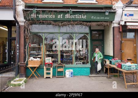 Memories of Mortlake antique shop storefront, Upper Richmond Road West, Sheen, London, SW14, England, UK Stock Photo