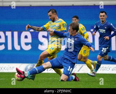 Karlsruhe, Germany. 01st Apr, 2023. Soccer: 2nd Bundesliga, Matchday 26, Karlsruher SC - Eintracht Braunschweig at BBBank Wildpark. Mikkel Kaufmann (r) from Karlsruhe and Robin Krauße from Braunschweig fight for the ball. Credit: Hasan Bratic/dpa - IMPORTANT NOTE: In accordance with the requirements of the DFL Deutsche Fußball Liga and the DFB Deutscher Fußball-Bund, it is prohibited to use or have used photographs taken in the stadium and/or of the match in the form of sequence pictures and/or video-like photo series./dpa/Alamy Live News Stock Photo