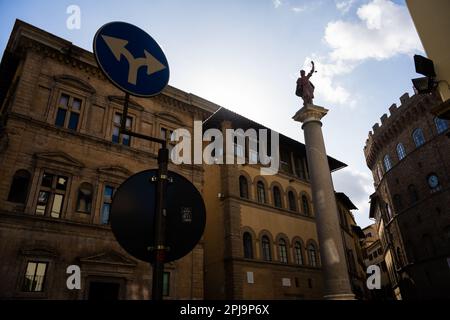 Colonna di Giustizia in Pizza di Santa Trinita, a column from the Baths of Caracalla in Rome. Gift from Cosimo I to Pope Pius IV Stock Photo