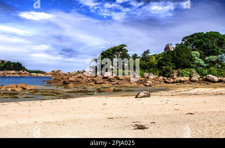 Sandy Beach And Pink Granit Boulders At The Atlantic Coast Of Ploumanach In Brittany, France Stock Photo