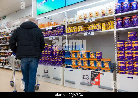 Ashford, Kent, UK. 1st Apr, 2023. On the first weekend of the school half-term, Tesco in Ashford is busy with customers. Photographer: Paul Lawrenson, Photo Credit: PAL News/Alamy Live News Stock Photo