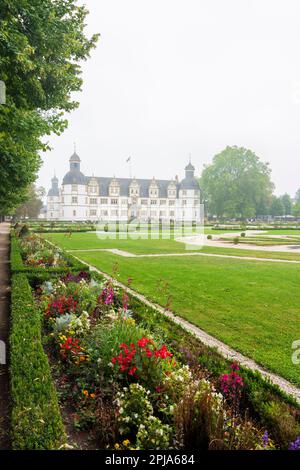 Paderborn: Schloss Neuhaus Castle in Teutoburg Forest, Nordrhein-Westfalen, North Rhine-Westphalia, Germany Stock Photo