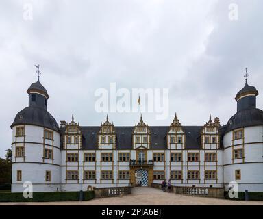 Paderborn: Schloss Neuhaus Castle in Teutoburg Forest, Nordrhein-Westfalen, North Rhine-Westphalia, Germany Stock Photo