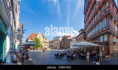 Hildesheim: square Markt, Town Hall, Tempelhaus, Wedekindhaus, Lüntzelhaus, Bäckeramtshaus (Baker's Guild Hall), Knochenhaueramtshaus (Butcher's Guild Stock Photo