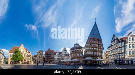 Hildesheim: square Markt, Town Hall, Tempelhaus, Wedekindhaus, Lüntzelhaus, Bäckeramtshaus (Baker's Guild Hall), Knochenhaueramtshaus (Butcher's Guild Stock Photo