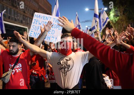 Tel Aviv, Israel. 01st Apr, 2023. Israeli demonstrators participate in an anti-government protest in Tel Aviv. Credit: Ilia Yefimovich/dpa/Alamy Live News Stock Photo