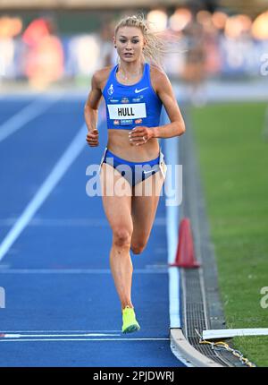 Jessica Hull in action winning the women’s 5000 metre final during the
